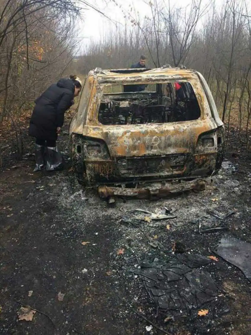 Під Кропивницьким знайдено спалений «Лексус» із тілом чоловіка (ФОТО)