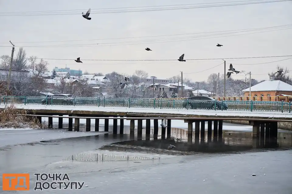 Зима у Кропивницькому показала місто з особливою атмосферою засніжених вулиць і парків.