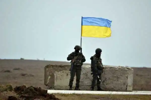 Росія перекинула до Криму важку воєнну техніку фото 1