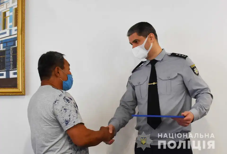 На Кіровоградщині відзначили чоловіка, який врятував жінку та допоміг розкрити злочин