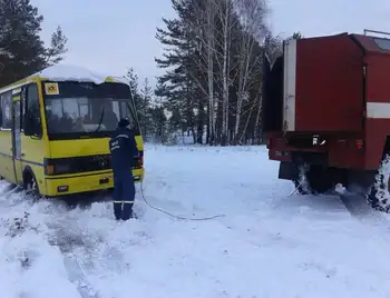 На автотрасі Кіровоградщини довелося рятувати пасажирський автобус (ФОТО) фото 1