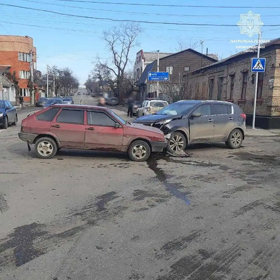 У Кропивницькому на перехресті сталася ДТП (ФОТО)