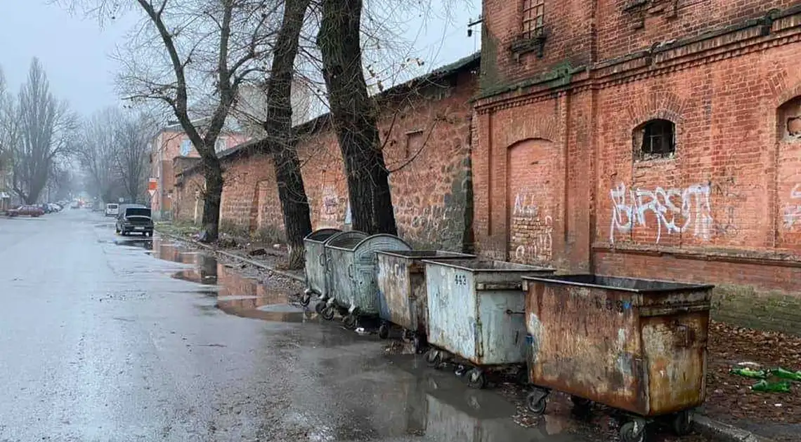 У Кропивницькому через негоду з деяких вулиць не можуть вивезти сміття фото 1