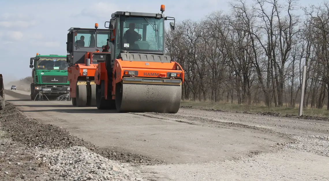 Кіровоградщина: під чаc ремонту дороги на Миколаїв підрядники заcтоcовують кращі cвітові технології (ФОТО) фото 1