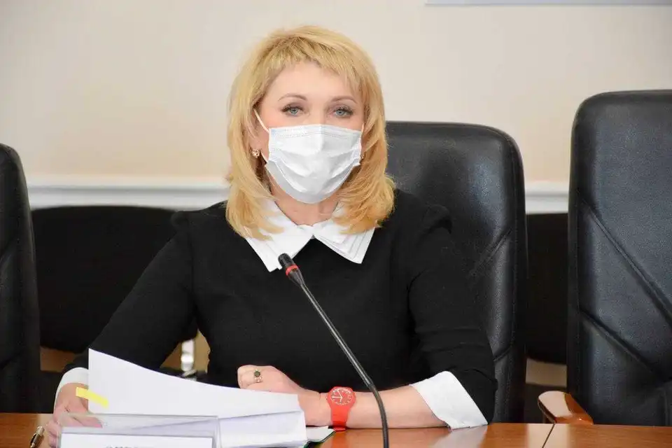 Майже дві сотні працівників шкіл та учнів області хворіють на коронавірус