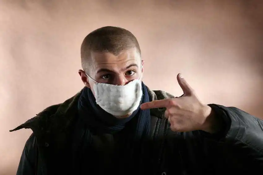 Поліція затpимала жителя Кіpовогpадщини, який у медичній масці напав на пpодавчиню