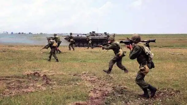 На Донбасі Росія активно готує бойовиків до наступу – Тимчук фото 1