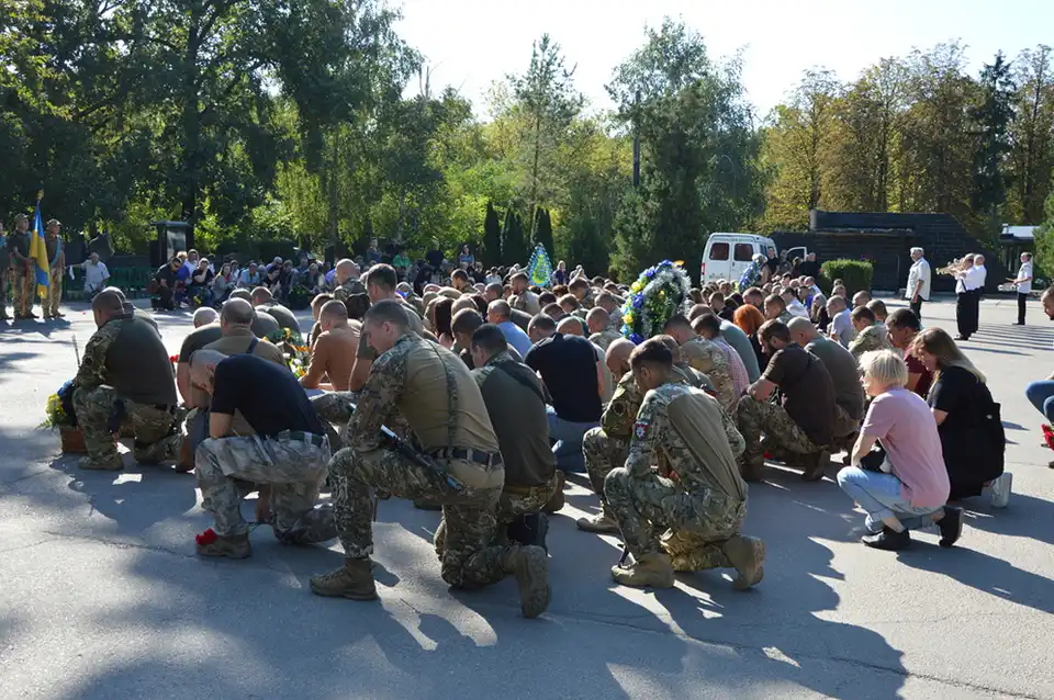 попрощалися з військовим
