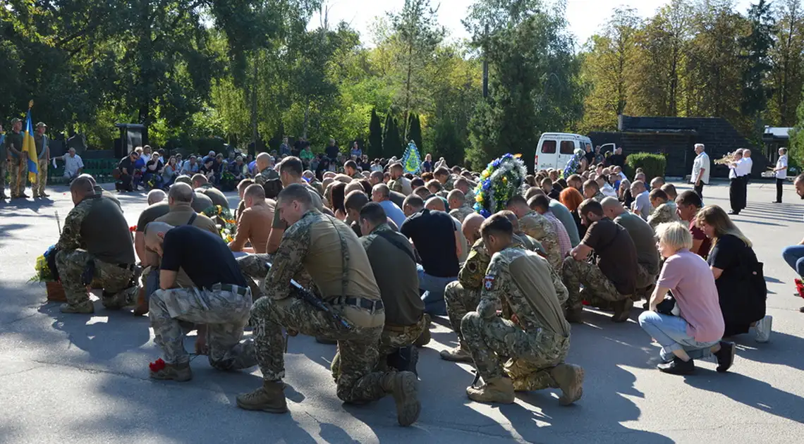 попрощалися з військовим