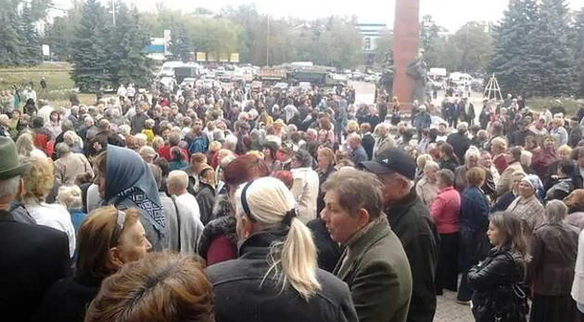 У підконтрольному бойовикам Красноармійському повстали місцеві жителі, «ДНР» стягує війська фото 1