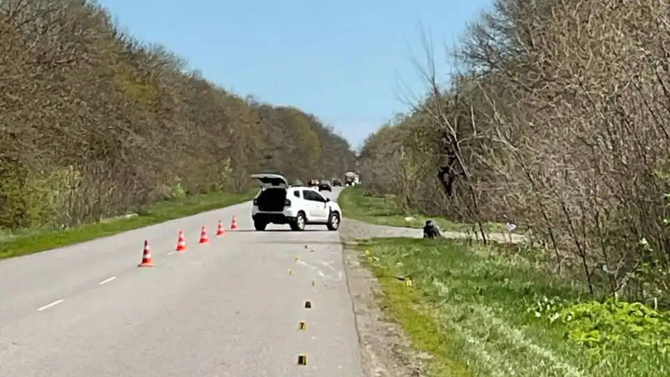 На Кіровоградщині жінку знайшли мертвою на узбіччі дороги: поліція затримала причетного до ДТП