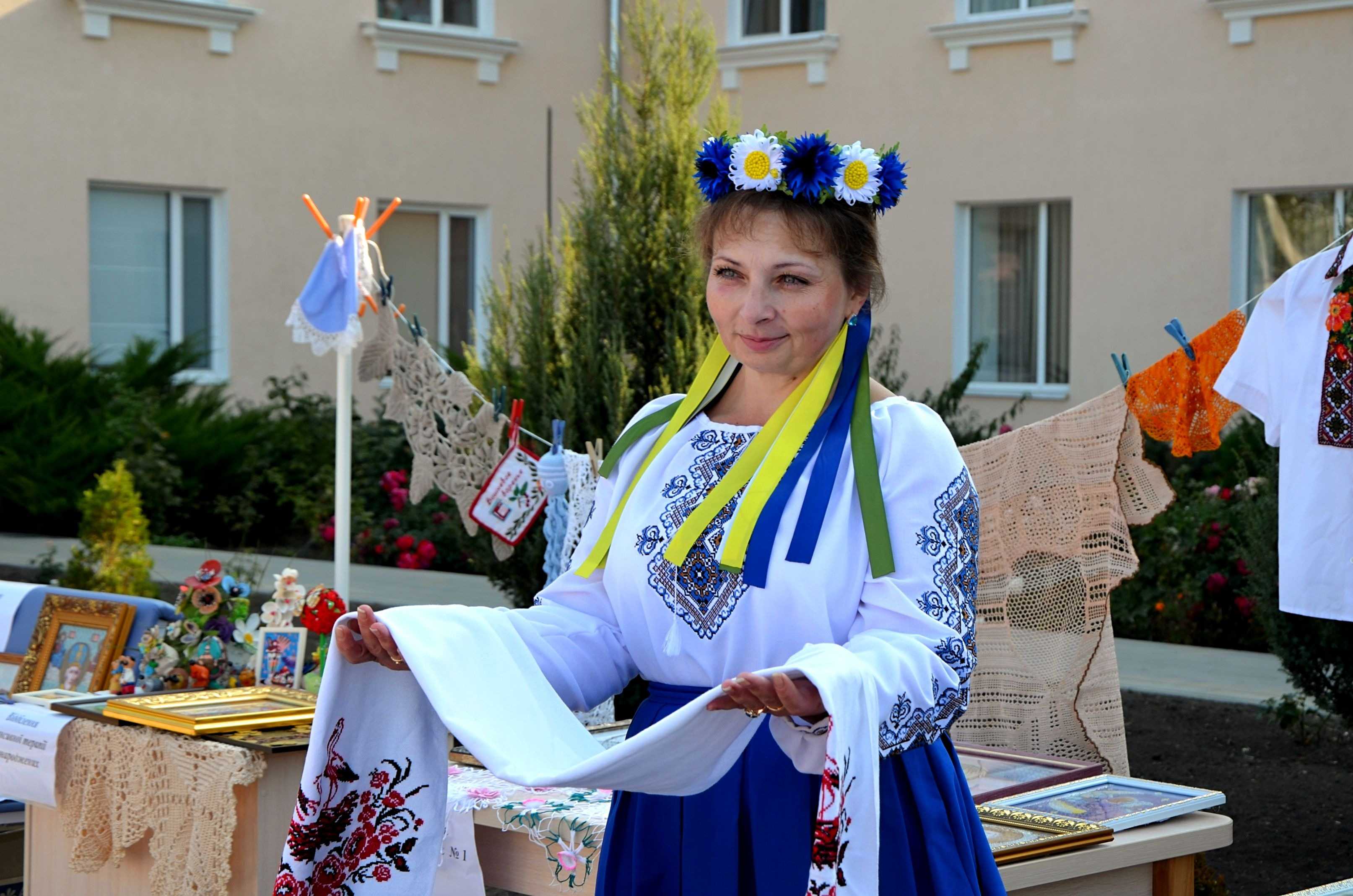 Картини, іграшки, дитячі речі: в кропивницькому пологовому будинку презентували виставку... (фото 16)