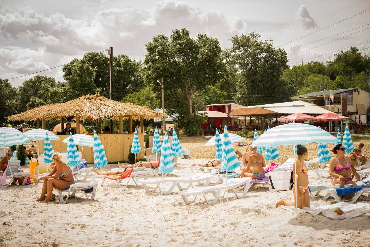 Пляжи ульяновска фото. Центральный пляж Ульяновск. Пляж Прибрежный Ульяновск. Александровский парк Ульяновск пляж. Пляж золотые Пески Ульяновск.