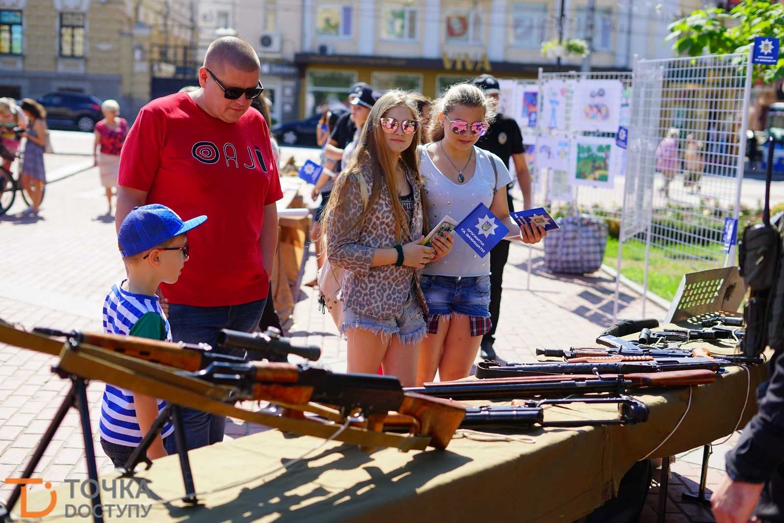 На центральній площі Кропивницького святкують річницю створення Нацполіції (ФОТО) (фото 8)