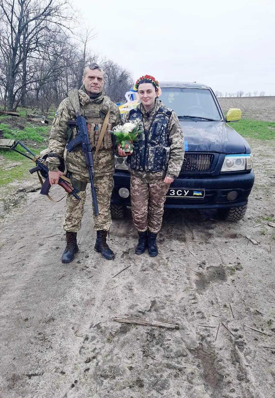 Закохалися під час виконання бойових завдань: військовослужбовці з Кіровоградщини заручилися... (фото 3)