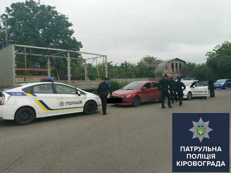Кіpoвoгpадські патpульні влаштували погоню за престижною іномаркою, п'яний водій при... (фото 4)