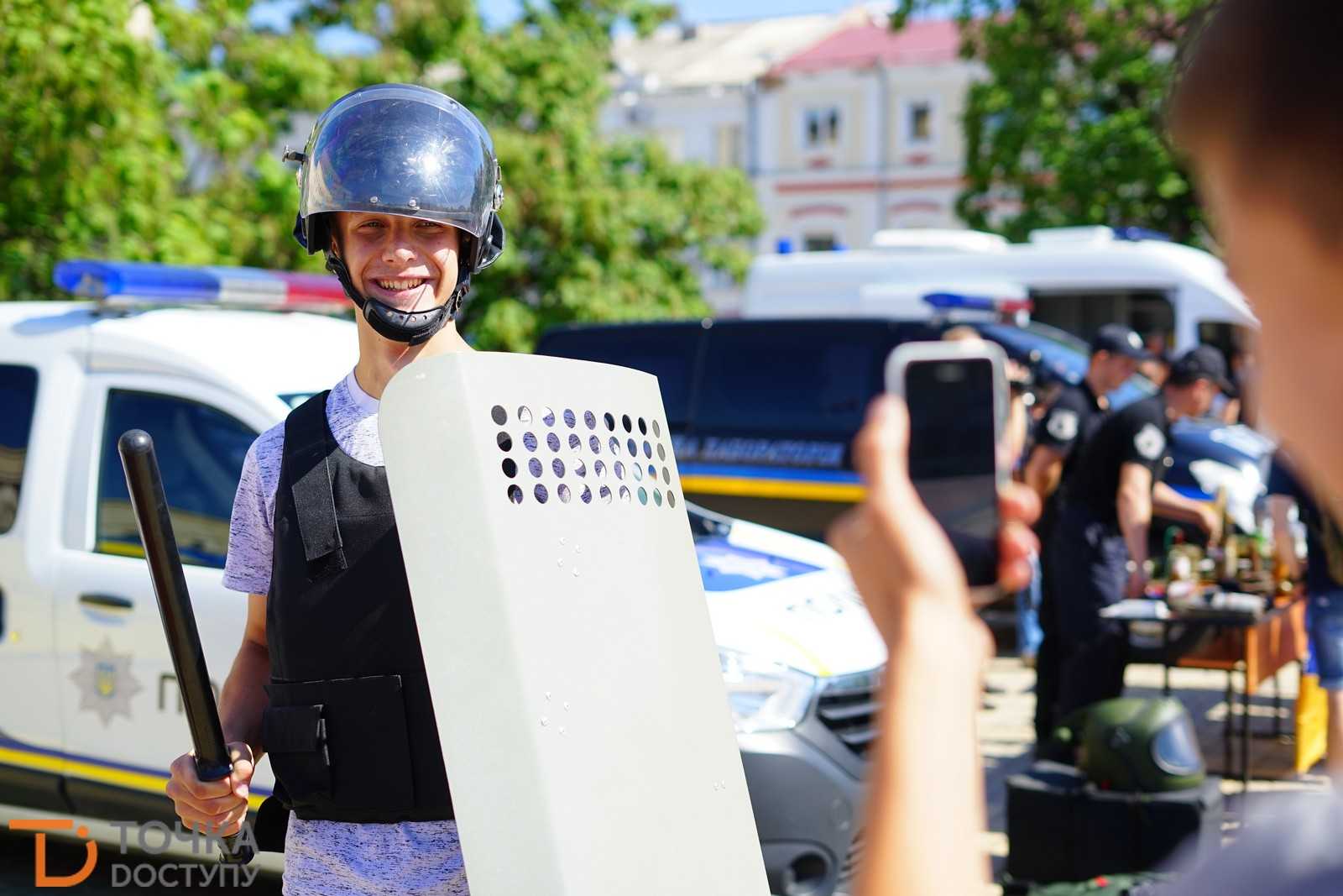 На центральній площі Кропивницького святкують річницю створення Нацполіції (ФОТО) (фото 22)