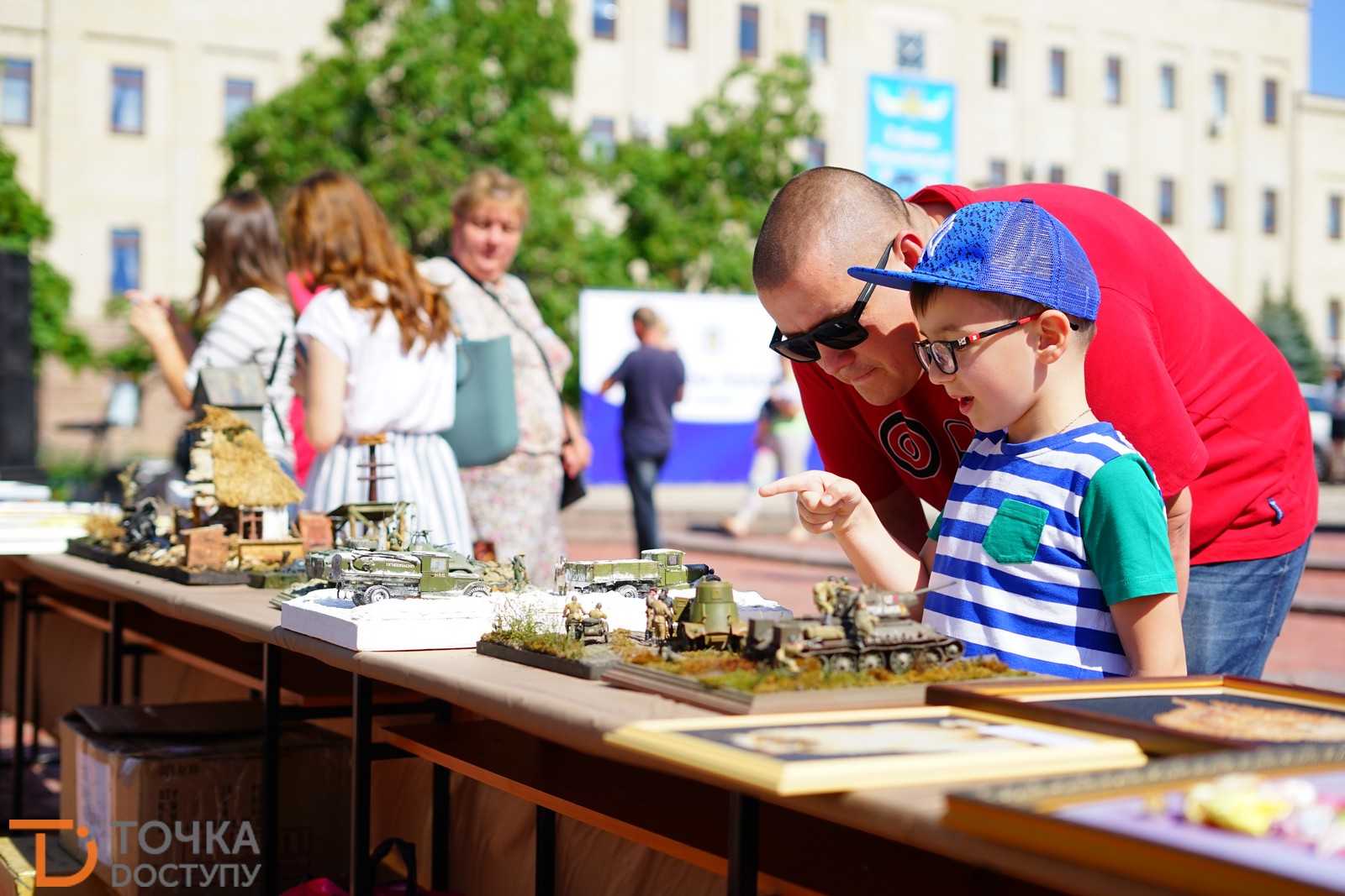 На центральній площі Кропивницького святкують річницю створення Нацполіції (ФОТО) (фото 10)