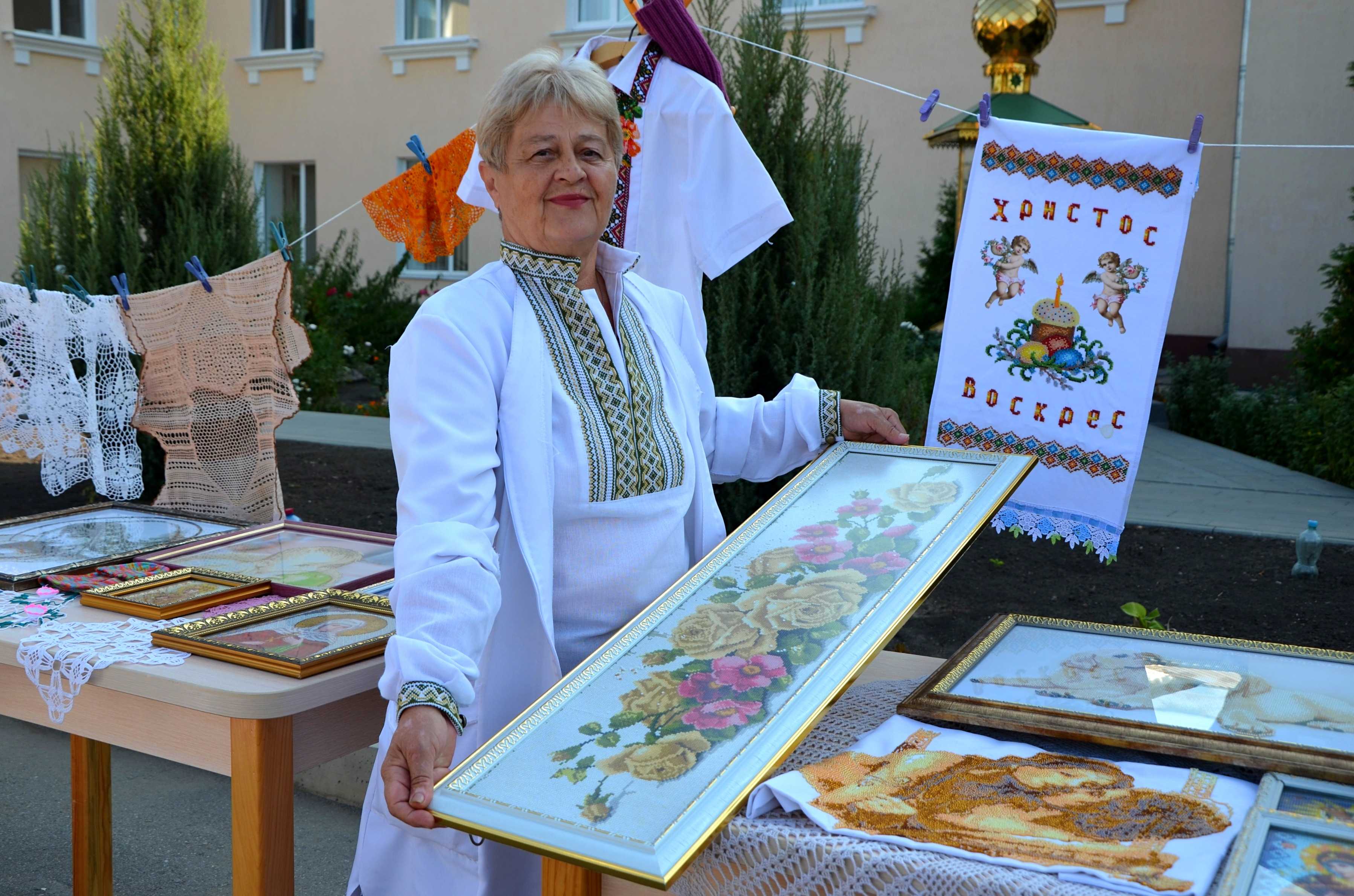 Картини, іграшки, дитячі речі: в кропивницькому пологовому будинку презентували виставку... (фото 5)