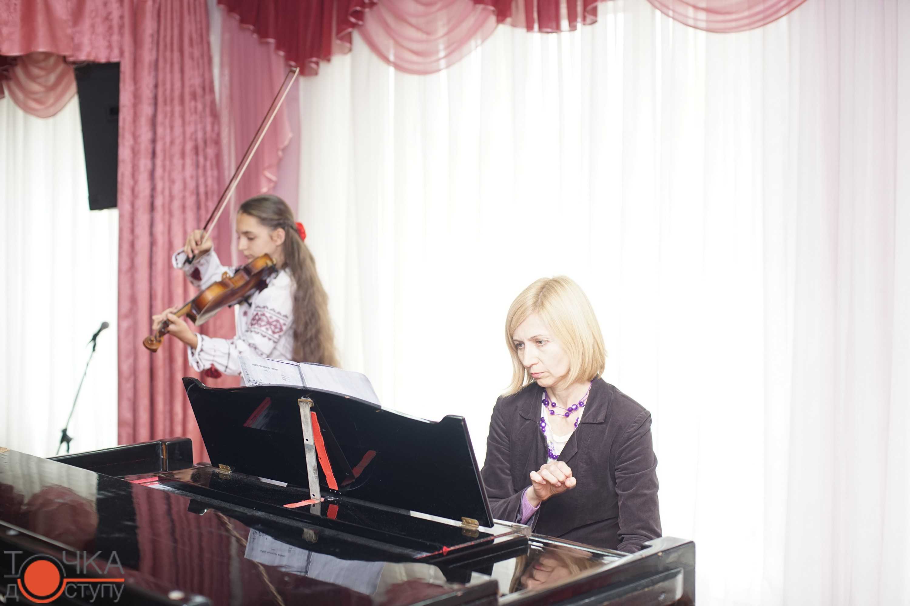 У Кропивницькому юній переможниці міжнародних конкурсів вручили дороговартісну скрипку (ФОТОРЕПОРТАЖ) (фото 6)