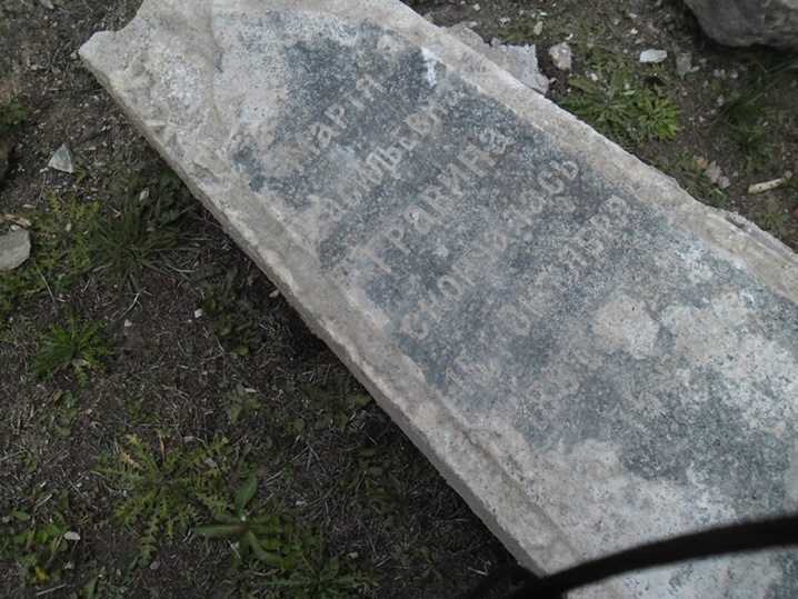 Нова Прага: постамент пам’ятника Леніну будували з могильних плит (ФОТО) (фото 1)