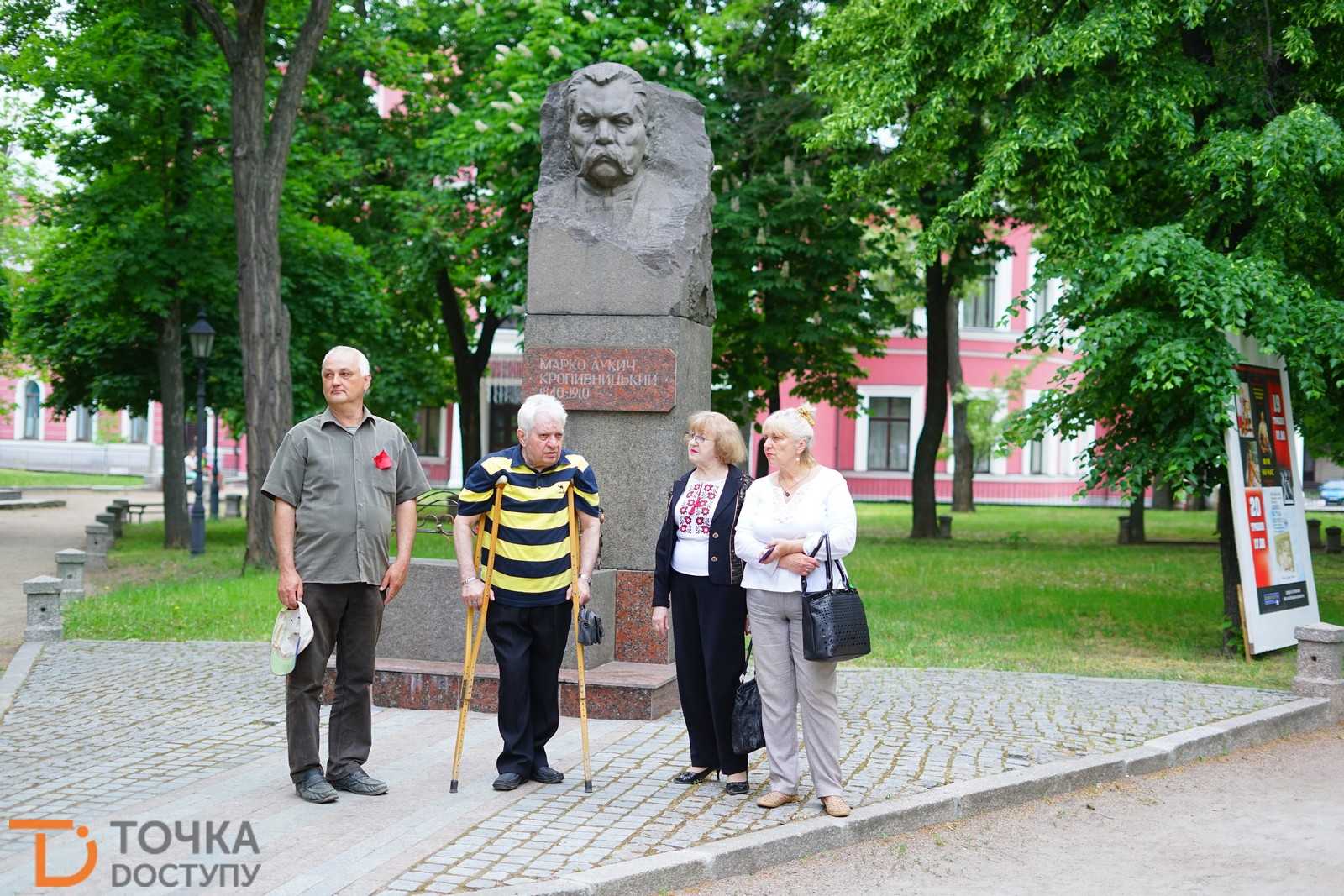 Без ажіотажу: у Кропивницькому вшанували Марка Лукича, на честь якого... (фото 1)