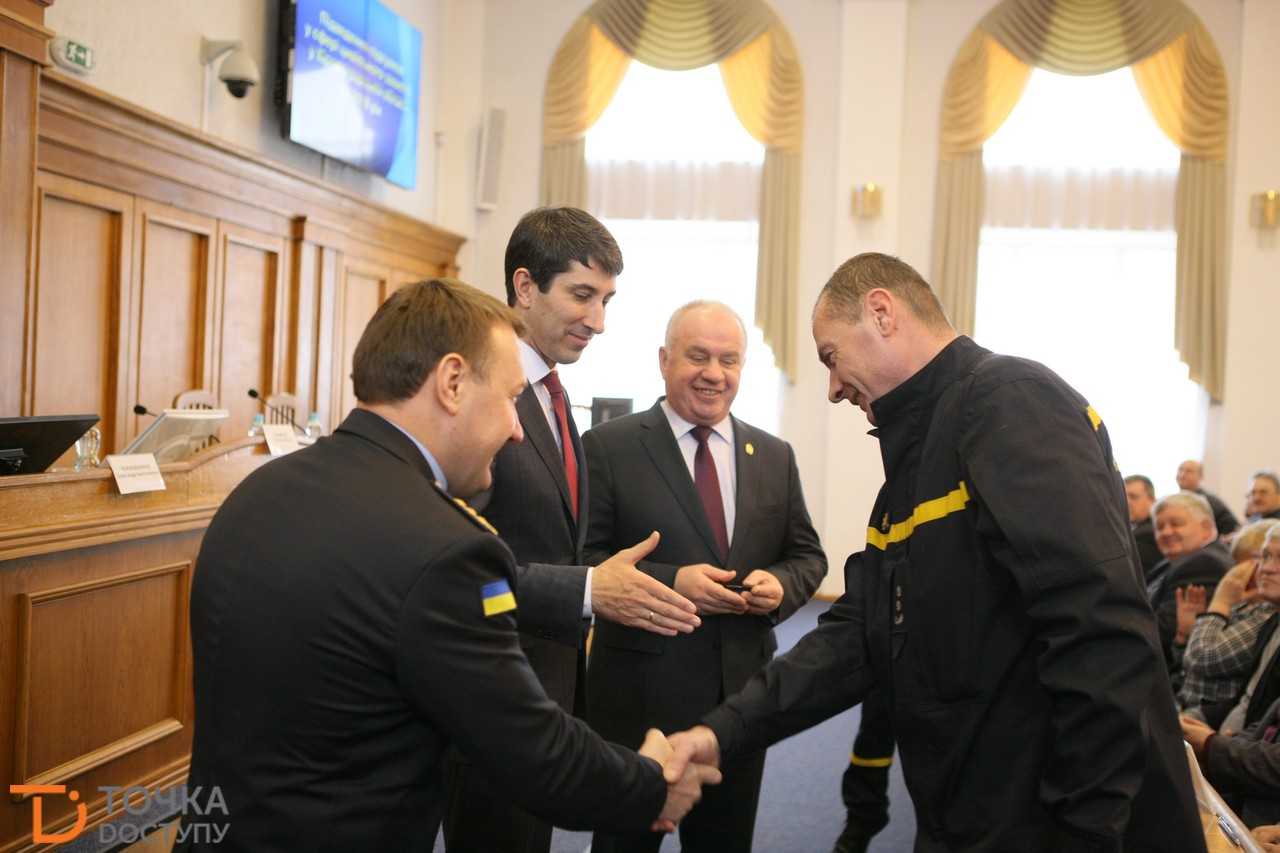 Рятувальникам Кіровоградщини вручили чотири нові пожежно-рятувальні автівки (ФОТО) (фото 9)