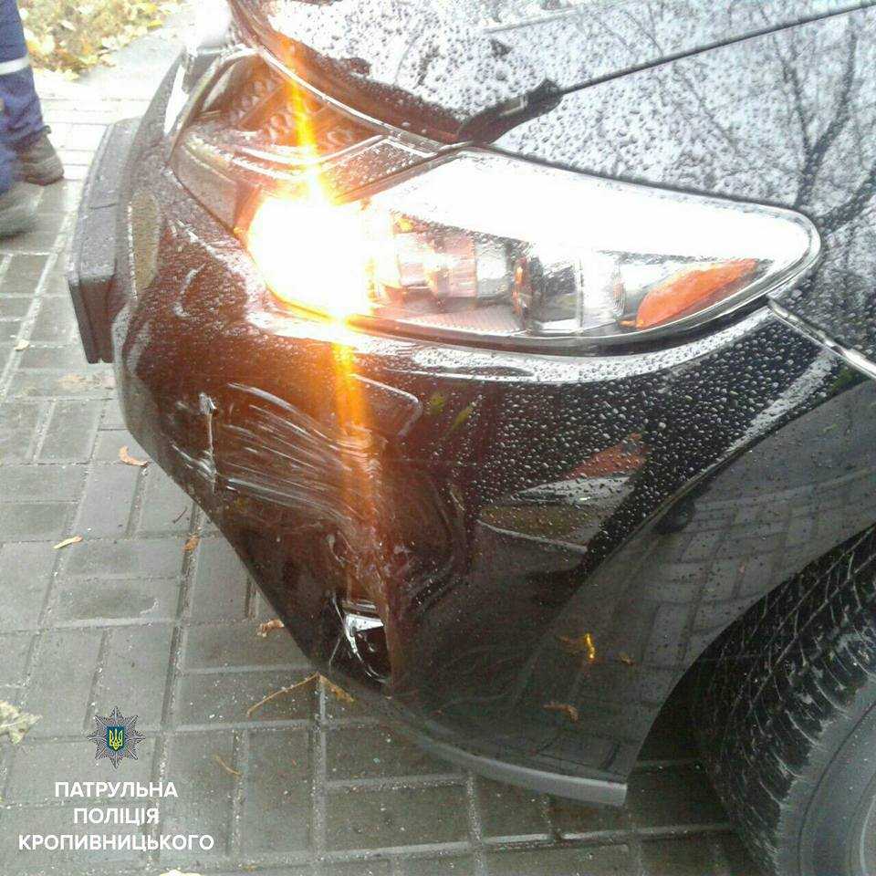 Патрульні у Кропивницькому затримали п’яного водія, який на асфальтному котку... (фото 3)