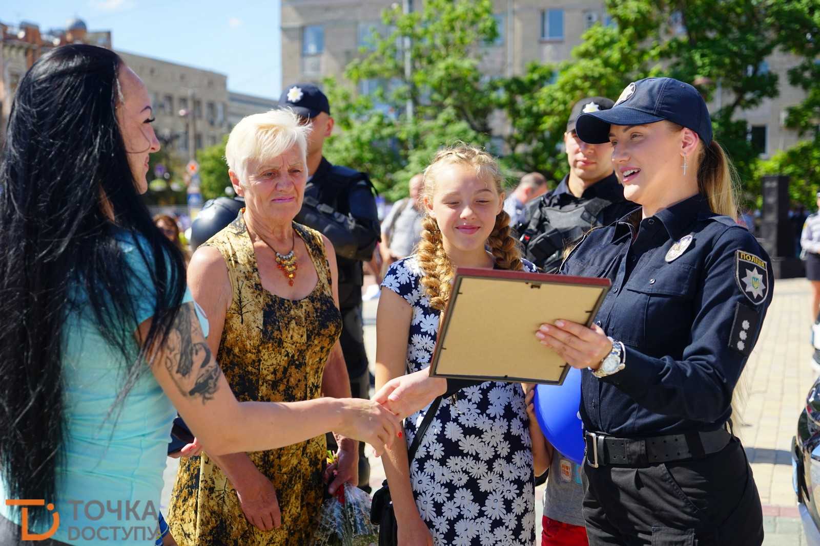 На центральній площі Кропивницького святкують річницю створення Нацполіції (ФОТО) (фото 14)