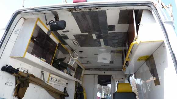 Волонтери з Кіровоградщини відправили на передову в АТО відремонтовану "швидку"... (фото 3)