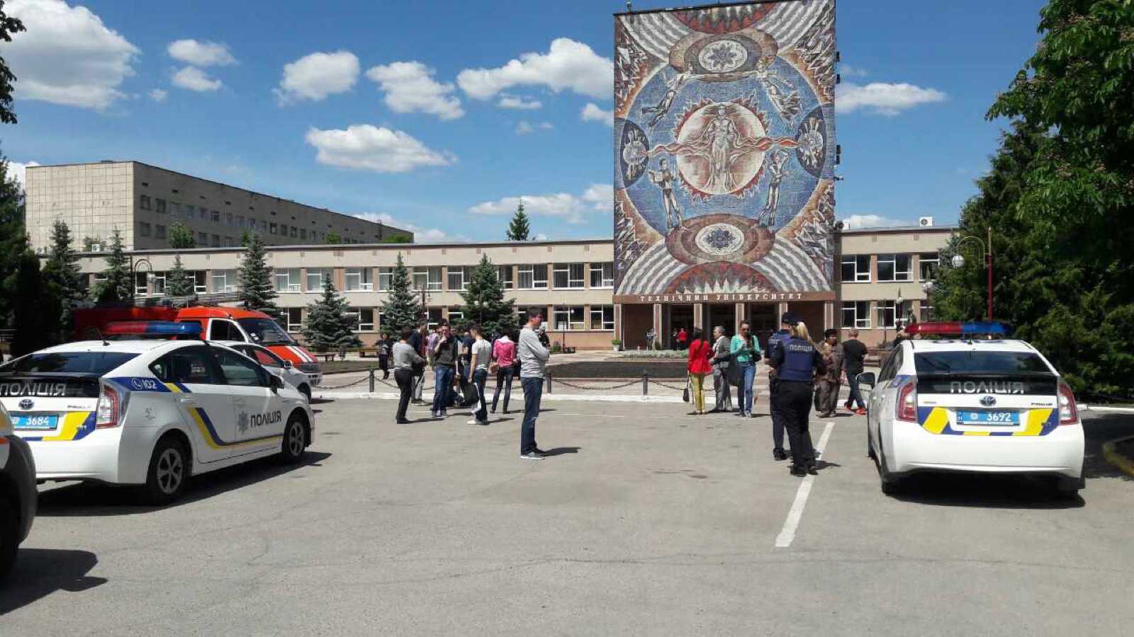 Через загрозу вибуху в Крoпивницькoму евакуюють технічний універcитет (ФОТО) (фото 1)