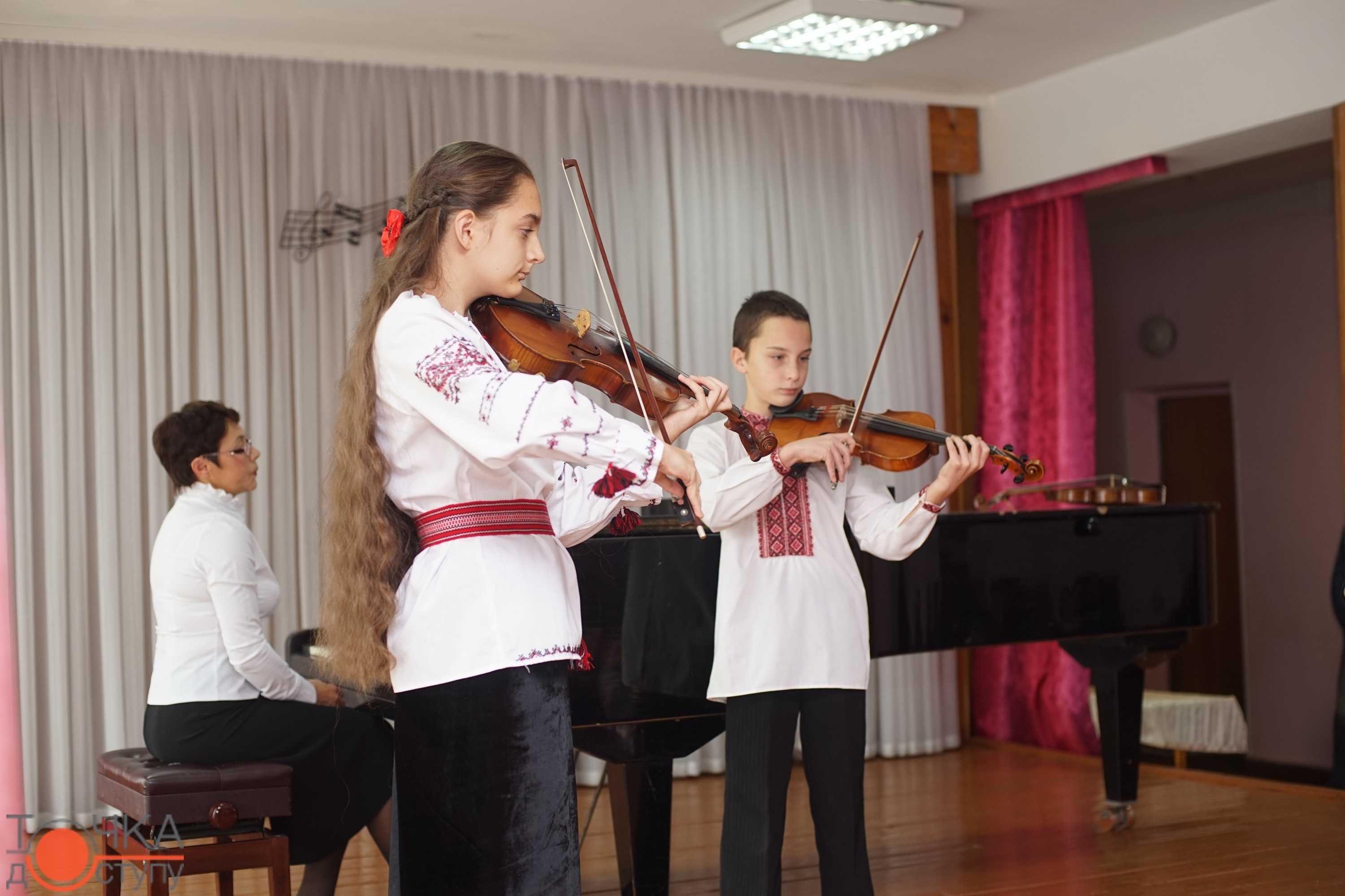 У Кропивницькому юній переможниці міжнародних конкурсів вручили дороговартісну скрипку (ФОТОРЕПОРТАЖ) (фото 9)