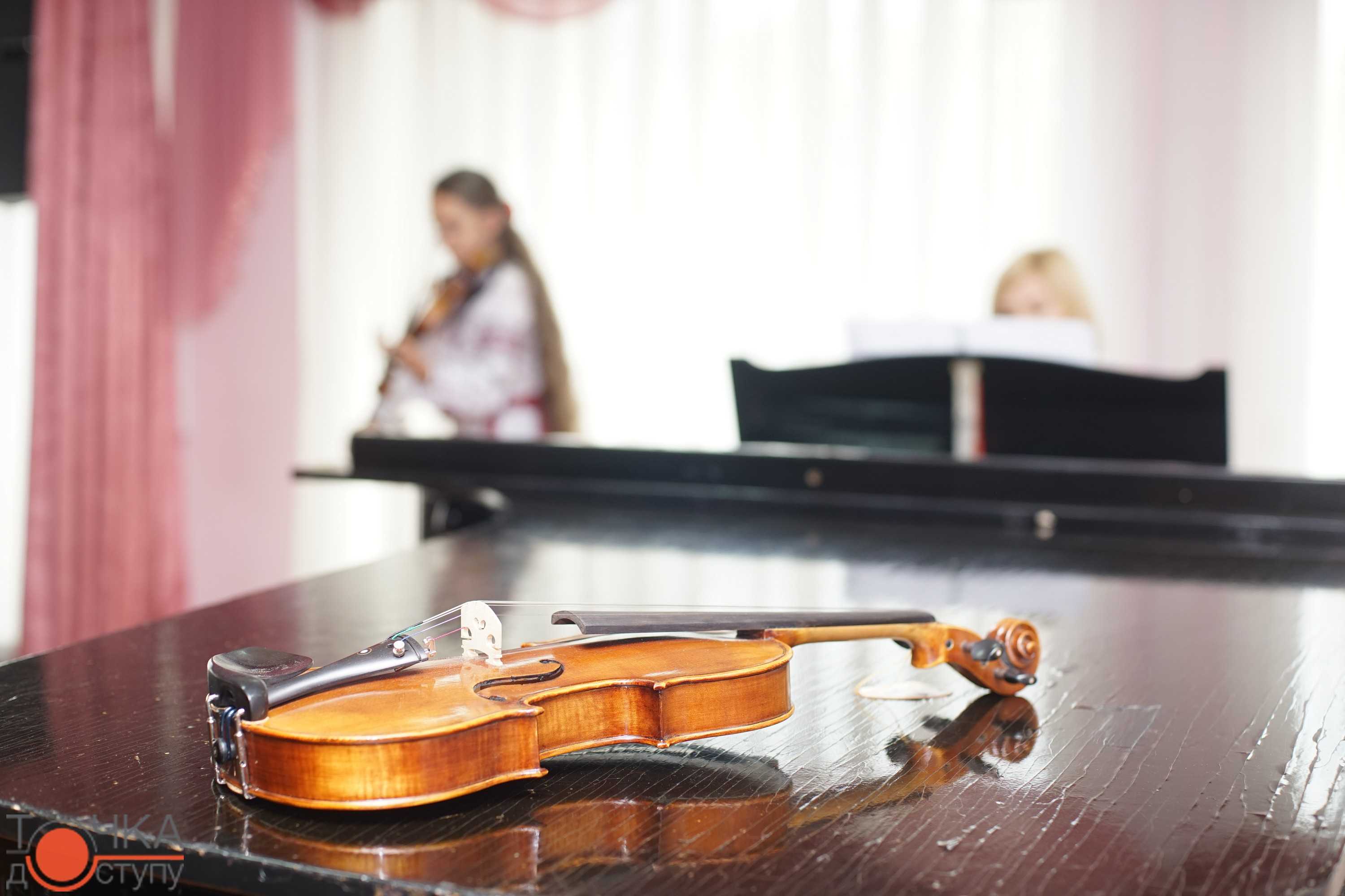 У Кропивницькому юній переможниці міжнародних конкурсів вручили дороговартісну скрипку (ФОТОРЕПОРТАЖ) (фото 8)