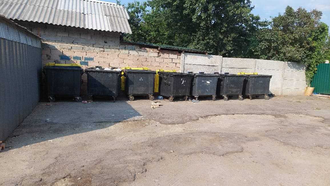 Кропивничани закидають контейнери для сміття "зеленими" відходами (ФОТО, ВІДЕО) (фото 3)