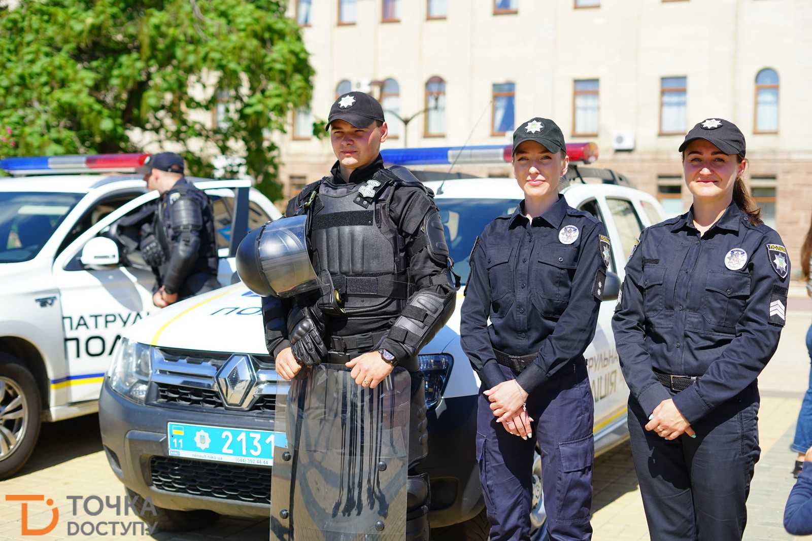 На центральній площі Кропивницького святкують річницю створення Нацполіції (ФОТО) (фото 11)