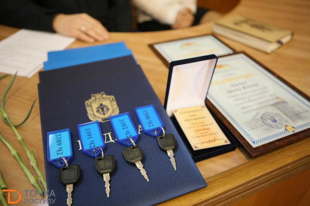 Рятувальникам Кіровоградщини вручили чотири нові пожежно-рятувальні автівки (ФОТО) (фото 4)