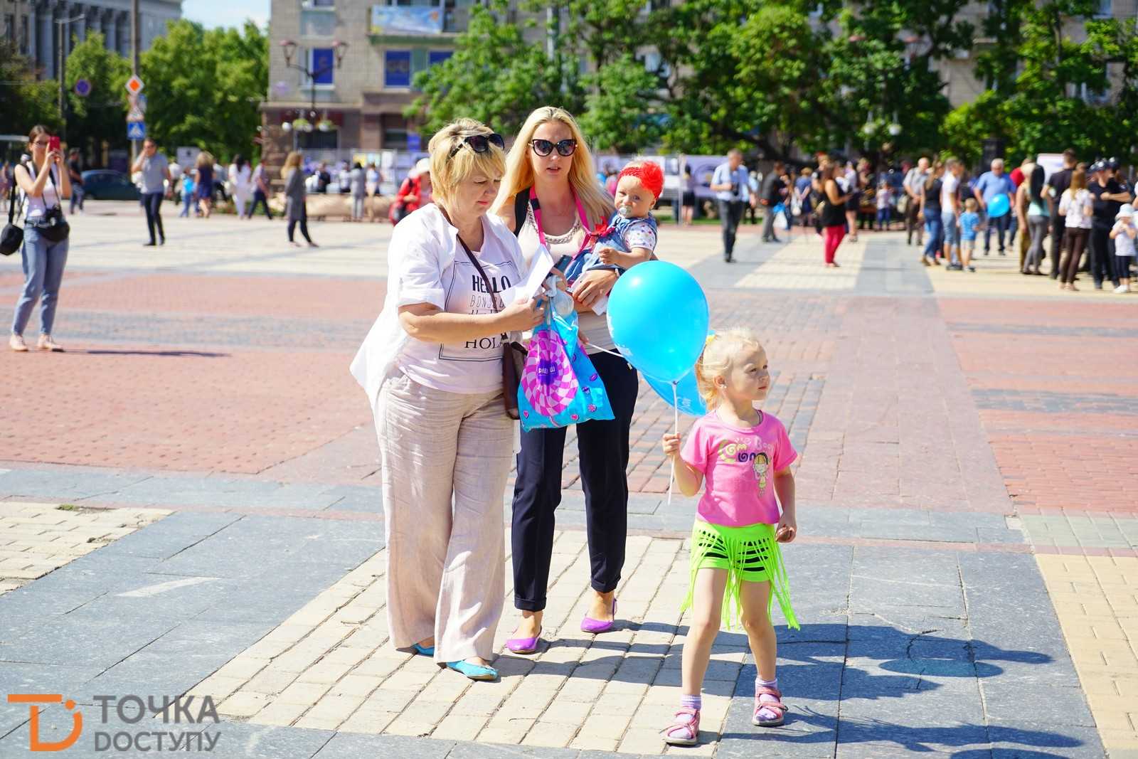 На центральній площі Кропивницького святкують річницю створення Нацполіції (ФОТО) (фото 27)