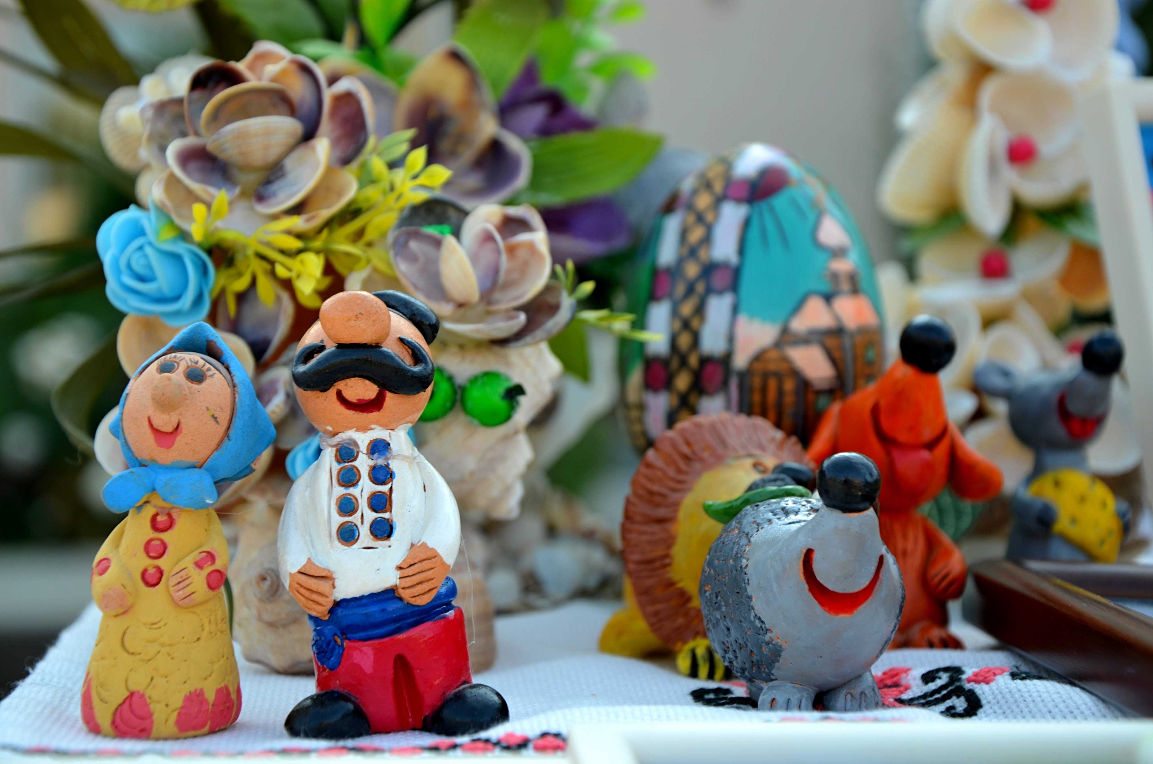 Картини, іграшки, дитячі речі: в кропивницькому пологовому будинку презентували виставку... (фото 15)