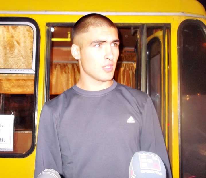 У Кіровограді зустріли звільненого з полону терористів земляка (ФОТО) (фото 2)