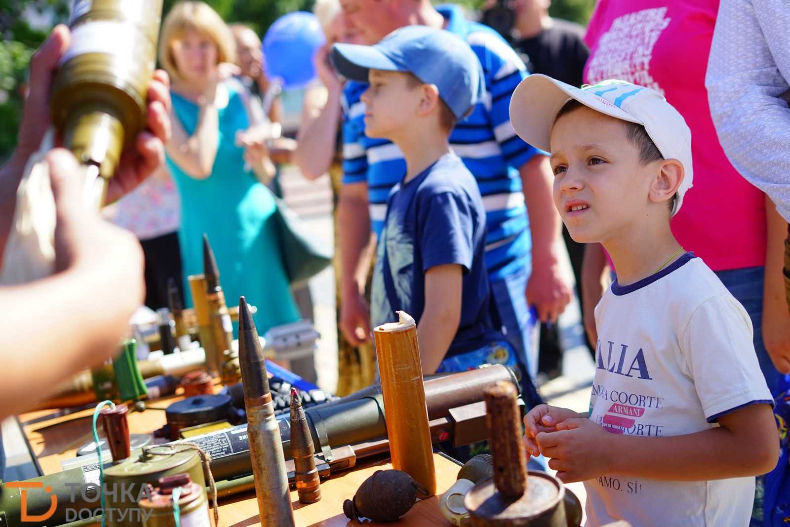 На центральній площі Кропивницького святкують річницю створення Нацполіції (ФОТО) (фото 19)