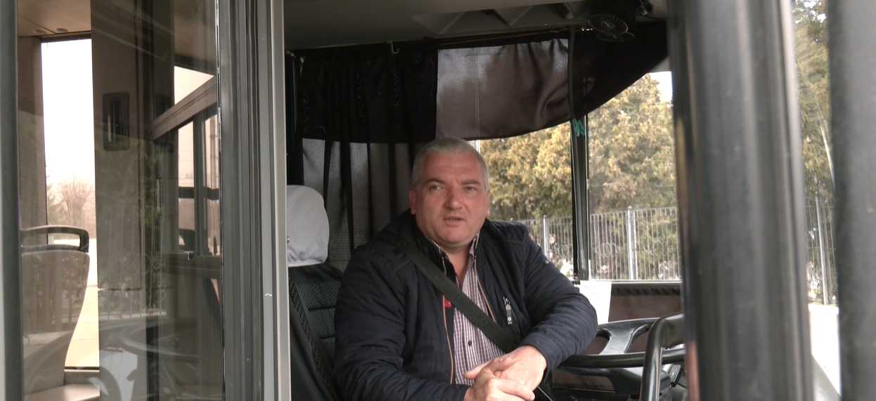 Ми не рахуємо кілометри: два десятки водіїв з Кропивницького вивозять...