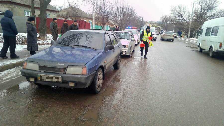 У Кропивницькому сірий ВАЗ влетів у синього «колегу» по вітчизняному... (фото 1)