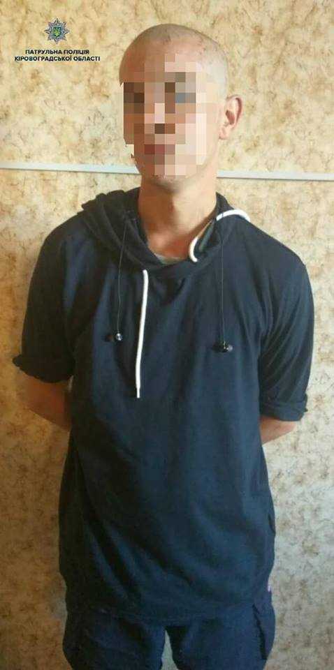 У Кропивницькому посеред вулиці затримали дезертира із наркотиками (ФОТО) (фото 3)