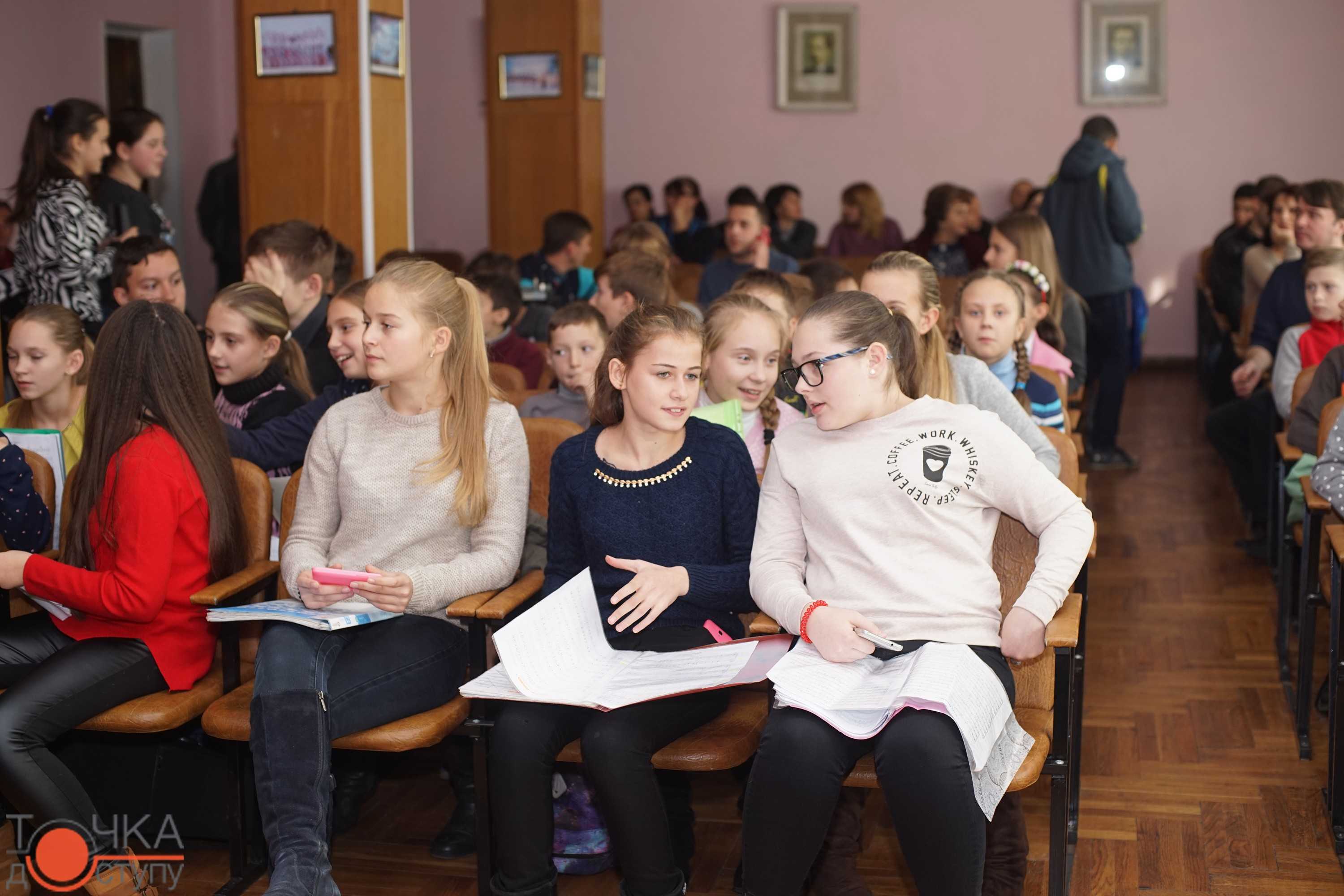 У Кропивницькому юній переможниці міжнародних конкурсів вручили дороговартісну скрипку (ФОТОРЕПОРТАЖ) (фото 2)