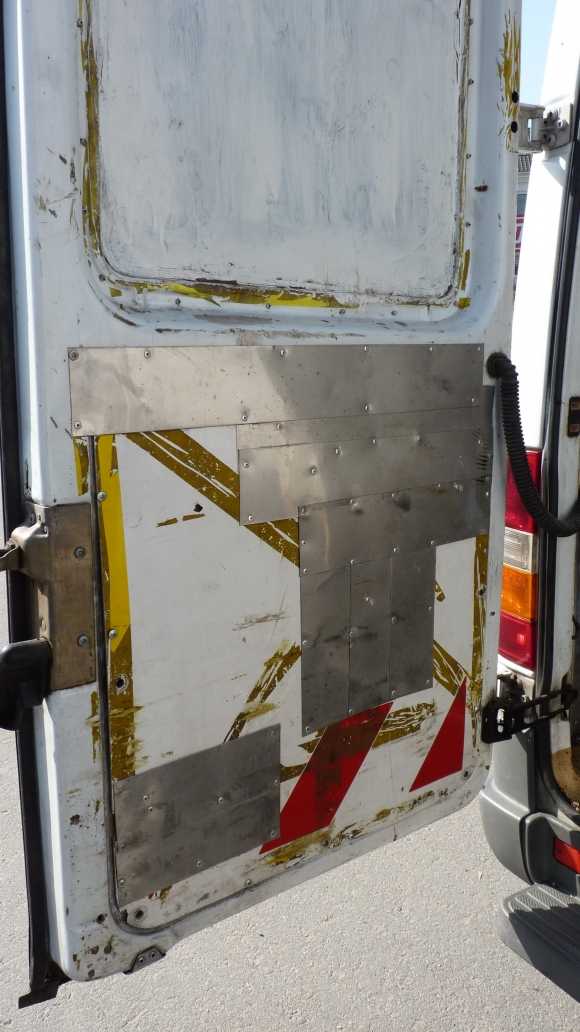 Волонтери з Кіровоградщини відправили на передову в АТО відремонтовану "швидку"... (фото 5)