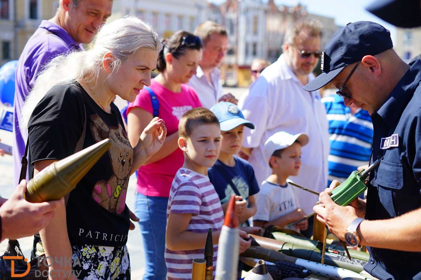 На центральній площі Кропивницького святкують річницю створення Нацполіції (ФОТО) (фото 18)