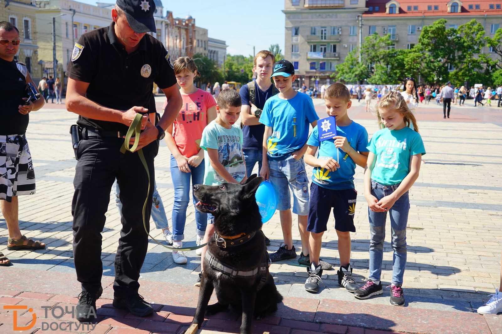 На центральній площі Кропивницького святкують річницю створення Нацполіції (ФОТО) (фото 26)