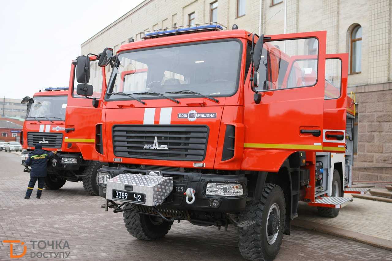 Рятувальникам Кіровоградщини вручили чотири нові пожежно-рятувальні автівки (ФОТО) (фото 20)