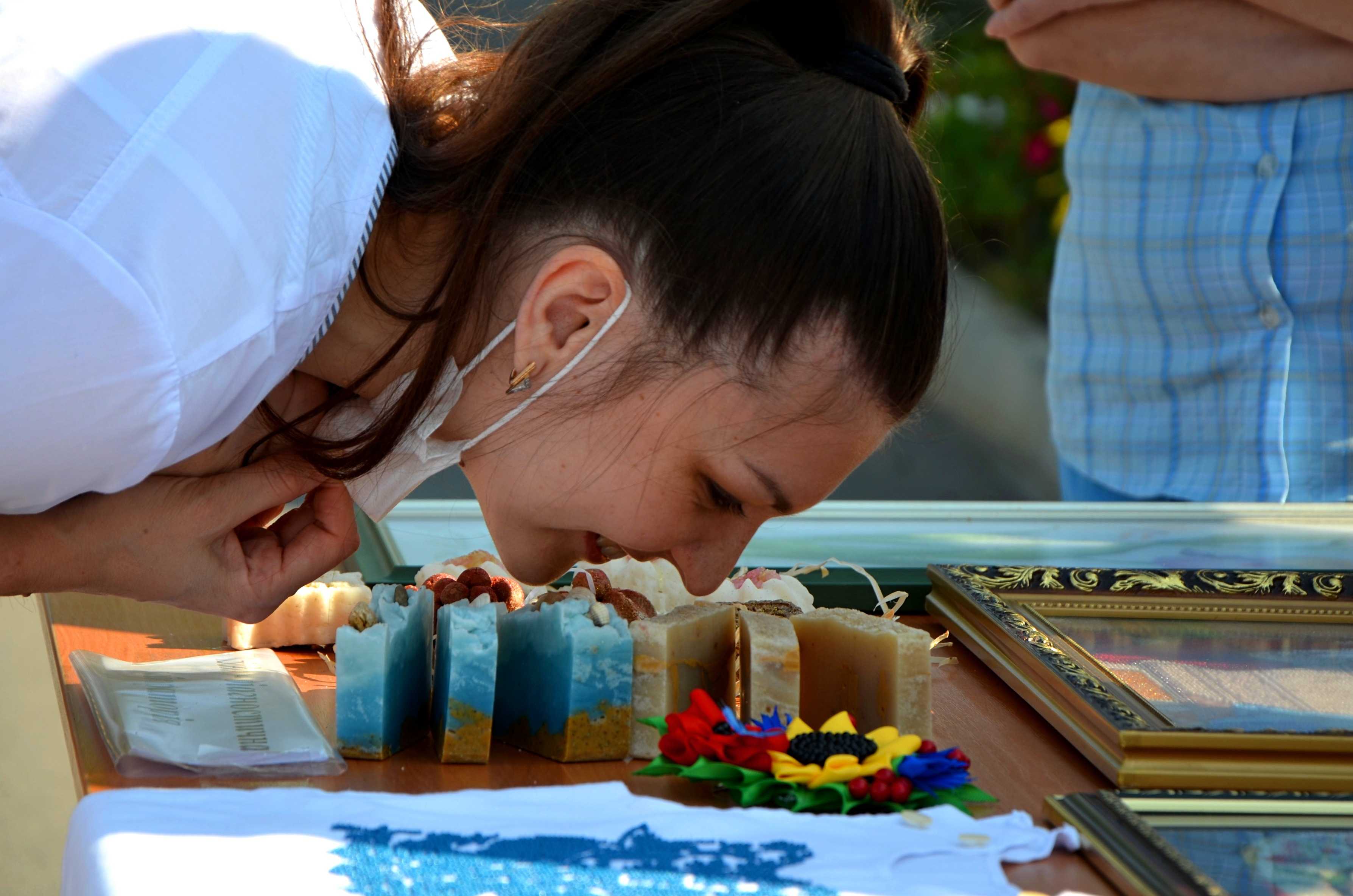 Картини, іграшки, дитячі речі: в кропивницькому пологовому будинку презентували виставку... (фото 23)