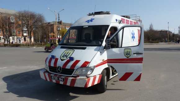 Волонтери з Кіровоградщини відправили на передову в АТО відремонтовану "швидку"... (фото 1)